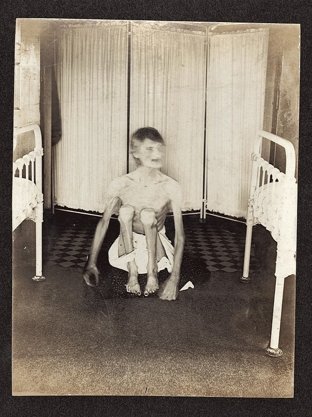 21. Ölü kadının fotoğrafı: