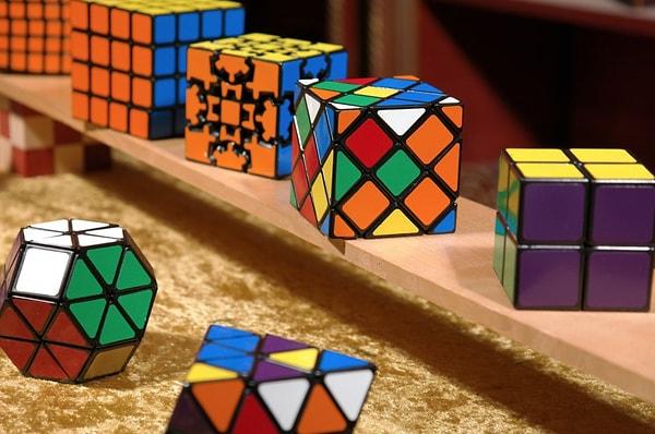 6. Son yıllarda geliştirilen bir yöntemle nasıl karıştırılırsa karıştırılsın Rubik Küp'ün 20 veya daha az hareketle çözülebildiği kanıtlandı.