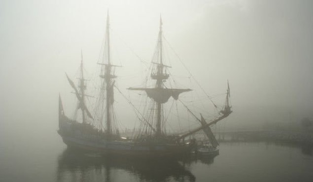 Dei Gratia mürettebatı, bu ürpertici duygunun kaynağını araştırmak üzere Mary Celeste'ye yaklaştıklarında gemide bırakın herhangi bir insan evladını, tek canlı dahi göremediler.
