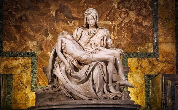 9. Michelangelo, 'Pietà' heykelinin kendine ait olduğunu açıkladı.