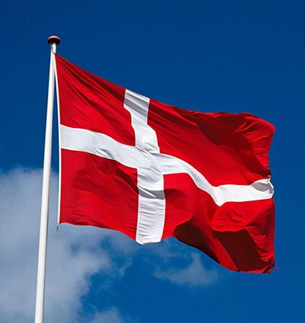 10. Değiştirilmesi üzerinden en çok zaman geçen bayrak, Danimarka bayrağıdır.