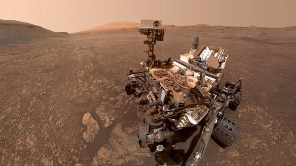 20. "Curiosity'nin Mars'a inmesinin yıldönümünde, kendi kendine 'İyi Ki Doğdun' şarkısını çalmıştı. Böylelikle başka bir gezegende çalınan ilk şarkı bu, böyle bir müziği çalan ilk cihaz da Curiosity olmuştu."