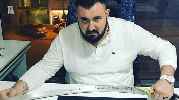 Videoda yer alan kişinin, kamuoyunda Döner Kardeşler Çetesi'nin elebaşı olarak bilinen Emirhan Döner olduğu iddia ediliyor. Kendisi bir süredir cezaevinde tutuklu bulunuyor. Video, daha önceki bir tarihte çekilmiş.