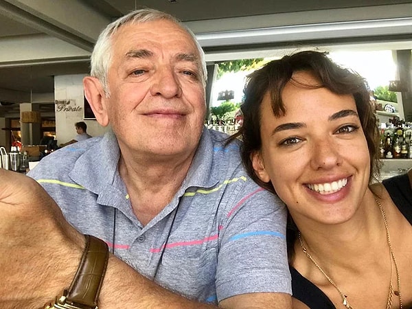 2. Актриса Седа Бакан Эрель с отцом Касымом Баканом