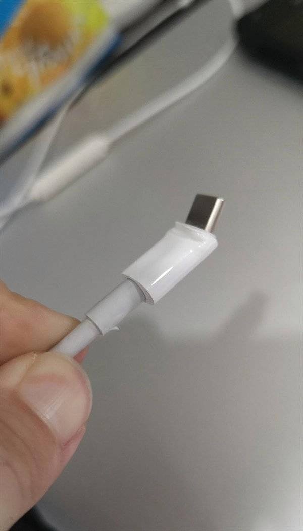 9. Когда даешь кому-то свою зарядку, а обратно получаешь вот это...