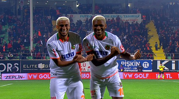 37. dakikada Alanyaspor Junior Fernandes'in golü ile Beşiktaş karşısında 1-0 öne geçti.