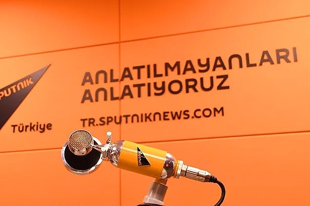 Boztepe'nin gözaltına alınmasından önce Sputnik'in 3 çalışanının da gözaltına alındığı bilgisi gelmişti.