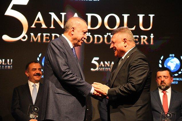 Anadolu Yayıncılar Derneği 5. Medya Ödülleri kapsamında ise başkan Hasan Kartal yılın spor yöneticisi ödülüne layık görülmüştü. O ödülü ise Cumhurbaşkanı Recep Tayyip Erdoğan'ın elinden almıştı.