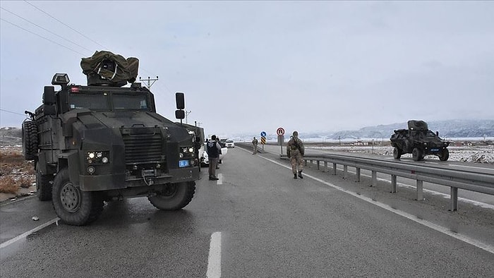 Ağrı'da Gümrük Müdürlüğü Aracına Roketli Saldırı: Hayatını Kaybedenlerin Sayısı 2'ye Yükseldi