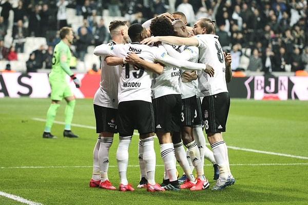 4.dakikada Beşiktaş penaltı vuruşu kazandı. Beşiktaş, Burak Yılmaz'ın penaltıdan attığı golle 1-0 öne geçti.