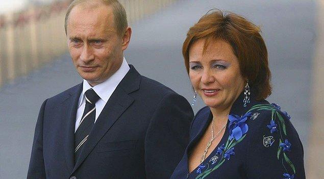 3. 30 yıllık evliliğin ardından 2013 yılında eski bir hostes olan Lyudmila Putina ile boşandığı bilinmektedir.