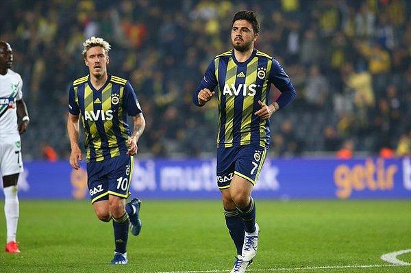 Fenerbahçe 22. dakikada Ozan Tufan'ın kafa golüyle öne geçti.