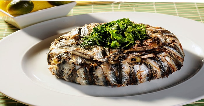 Hamsili Pilav Tarifi: Karadeniz Mutfağının Gözdesi Hamsi ve Pilavı Buluşturan Nefis Hamsili Pilav Nasıl Yapılır?