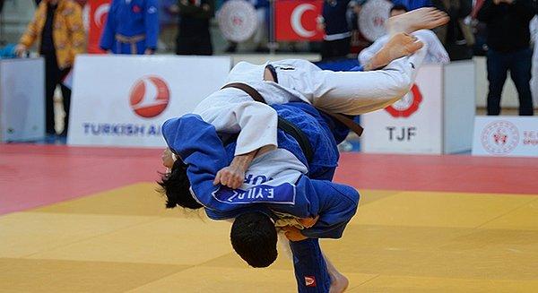 51. Uluslararası Judo Federasyonu (IJF), Antalya Grand Prix'sinin de yer aldığı olimpiyatlara puan veren üç büyük organizasyonun yeni tip koronavirüs (Kovid-19) salgını nedeniyle iptal edildiğini duyurdu.