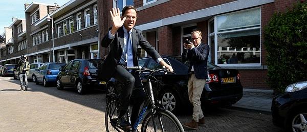 Hollanda başbakanının işe bisikletle gitmesi geçtiğimiz yıllarda gündemi bir süre meşgul etmiş ve pek çok olumlu tepki almıştı.