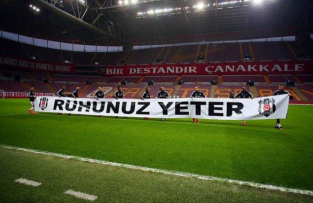 Beşiktaş, ısınmaya ''Ruhunuz Yeter'' pankartı ile çıktı.