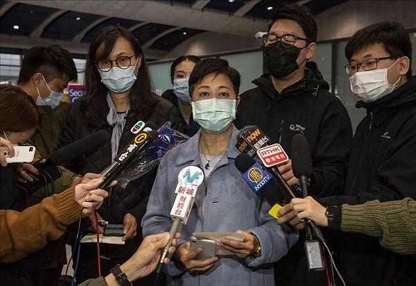 "Hükûmet devlet çalışanlarını direkt evden çalışmaya yönlendirdi ve özel kurumlarda bunu takip ettiler. Dezenfektan ve yüz maske kullanımı çok yaygınlaştı.