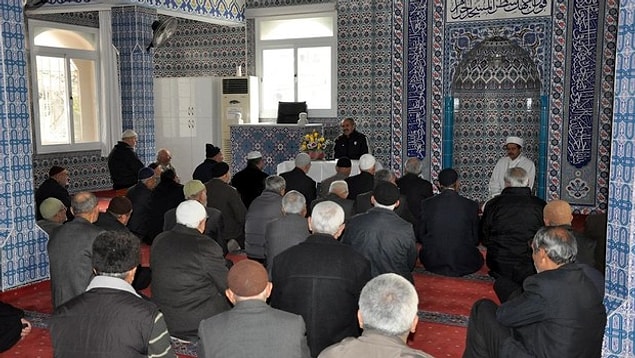 Başlamadan önce bir not ile başlayalım. İslam dininde Cuma namazının hükmü nedir?