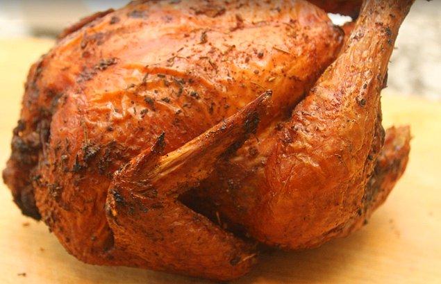 11. Kızarmış tavuğu dışarıdan almak yerine evde yapın. İyi pişmemiş tavuk eti tahmininizden daha zararlı olabilir.