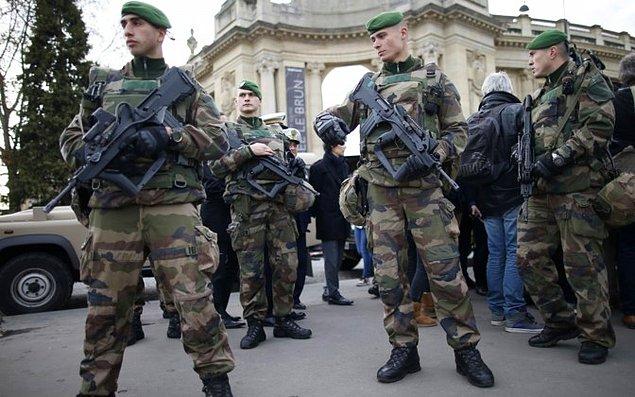 Fransa ve İsviçre'de ordu devreye giriyor.