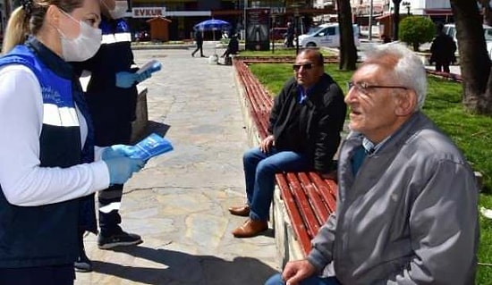 65 Yaş Üstü İnsanların Sokağa Çıkmaması Kuralına Uymayan Adam: 'Evde Otura Otura Vallahi Karımla Kavga Ettim'