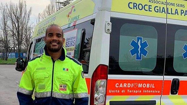 15. İtalya Milli Takımı forması da giyen ünlü ragbici Maxime Mbanda, koronavirüs döneminde gönüllü olarak çalışıyor. Babası bir cerrah olan Maxime Mbanda, gönüllü olarak ambulans şoförlüğü yapıyor.