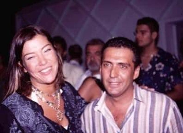 Ünlü türkücü Yavuz Bingöl'le aşk yaşadığı söylenmişti. İkili sadece arkadaş olduklarını söylese de sürekli birlikte görüntülenmişlerdi.