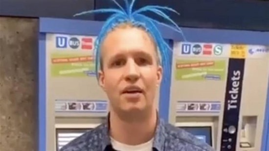 Арестован рэпер, который облизывал предметы на улице для "Coronachallenge"