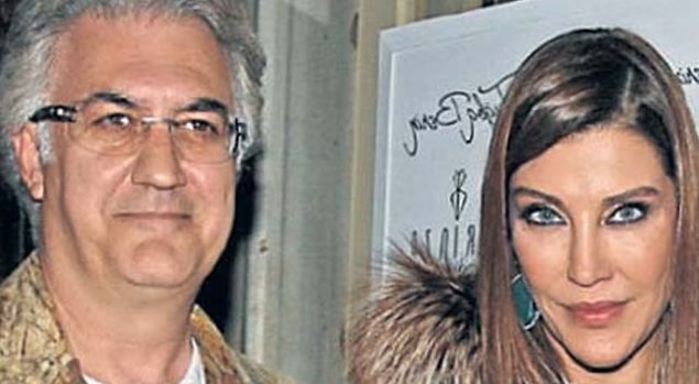 2003 yılında Arzu Balkan’la evli olan Tamer Karadağlı'nın Deniz Akkaya ile yataklı trenle İstanbul’dan Ankara’ya gitmeleri çok konuşulmuştu. Bu aşk dedikoduları üzerine Arzu Balkan, Karadağlı'dan boşanmıştı.