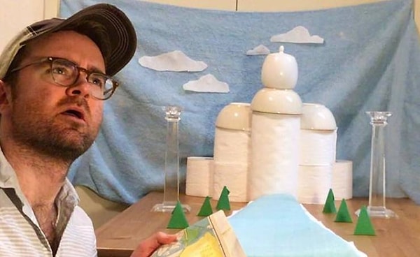 21. "Каждый день я публикую новую фотографию из моего карантина. Сегодня я стою у Тадж-Махала"