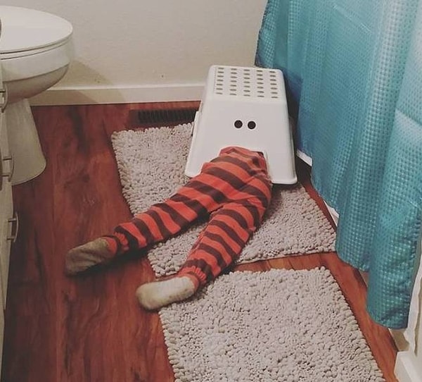 8. Поиграйте с ними в прятки