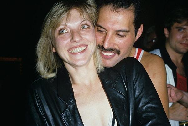 14. Freddie Mercury ve Mary Austin'in eşsiz ilişkisi "Bohemian Rhapsody" filmini izleyenleri duygulandırmıştı.