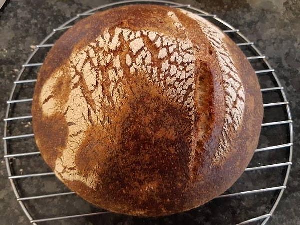 6. "Sonunda bir ekmek yapmak için yeterli enerjiyi buldum ve ilk ekmeğimi yaptım."