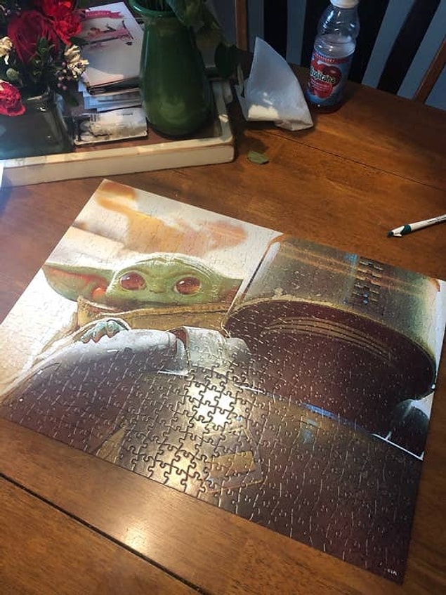 16. "Bebek Yoda puzzle'ını aldığım zaman, bu kadar birbirine benzeyen koyu rengin olacağını tahmin etmemiştim. Yapılışı tahminimden zor oldu."
