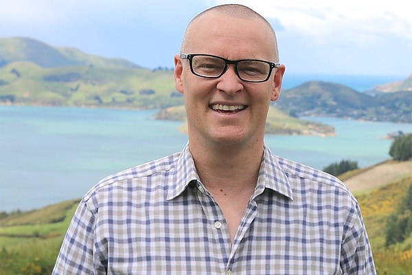 После распространения новостей Дэвид Кларк подтвердил поездку и признал, что он был там, чтобы кататься на горных велосипедах.