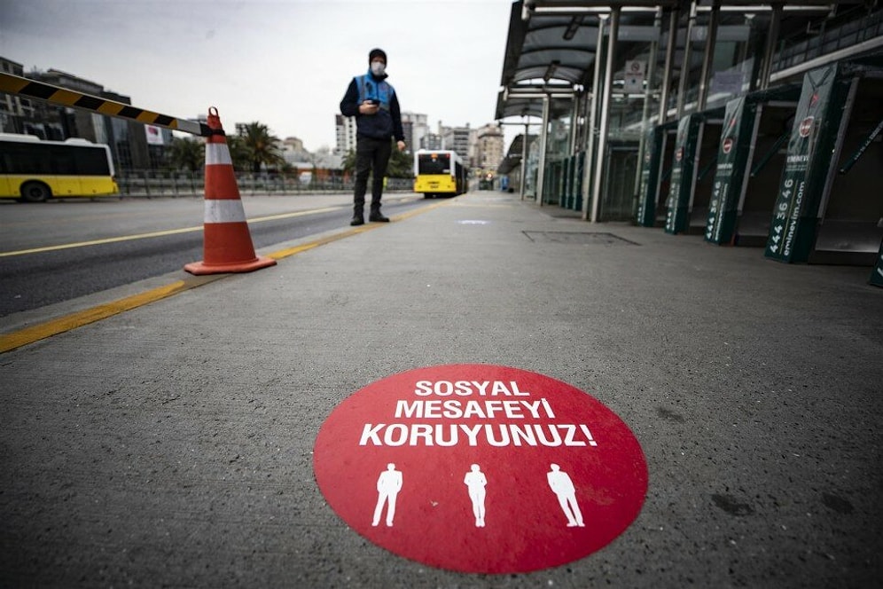 Korona Günlerinde Türkiye: Kavga Eden 15 Kişiye 'Sosyal Mesafeyi İhlal'den Para Cezası