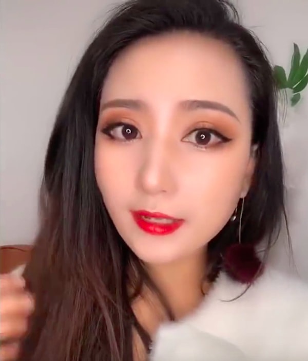 Им удается  полностью изменить форму глаз, носа и подбородка при помощи косметики за короткий промежуток времени.