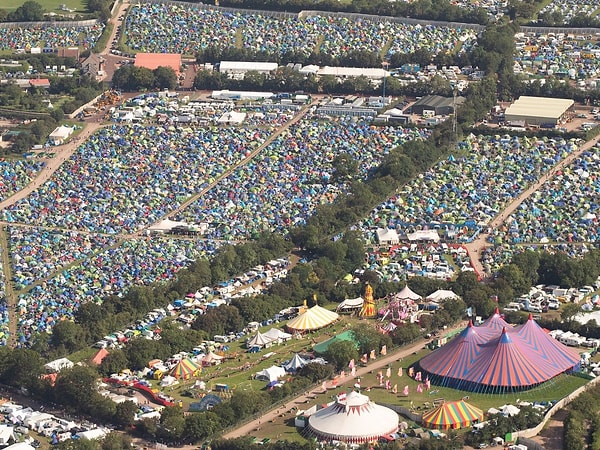 6. Bir İngiltere klasiği Glastonbury Festivali, ana grup olarak Kendrick Lamar'ı duyurduktan birkaç gün sonra tamamen iptal edileceğini açıkladı.