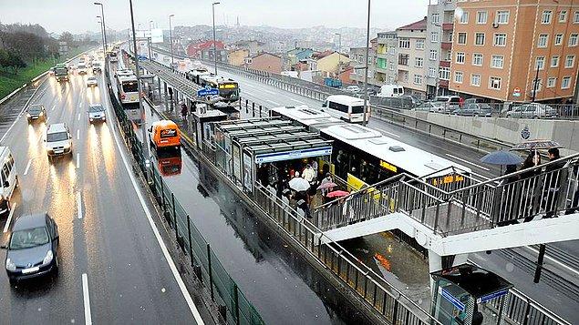 İstanbul'da metro seferleri durdu, otobüs ve metrobüs saatleri değişti
