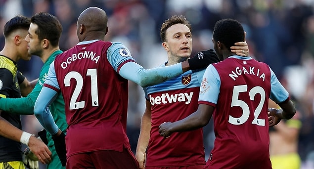 13. İngiltere Premier Lig ekiplerinden West Ham United'da futbolcular ile teknik heyet, maaşlarının bir bölümünün ertelenmesini kabul etti.