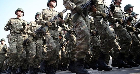 Bakan Akar: 'Kasım 2019'da Silah Altına Alınanların Hizmet Sürelerinin Bir Ay Uzatılmasını Planlıyoruz'