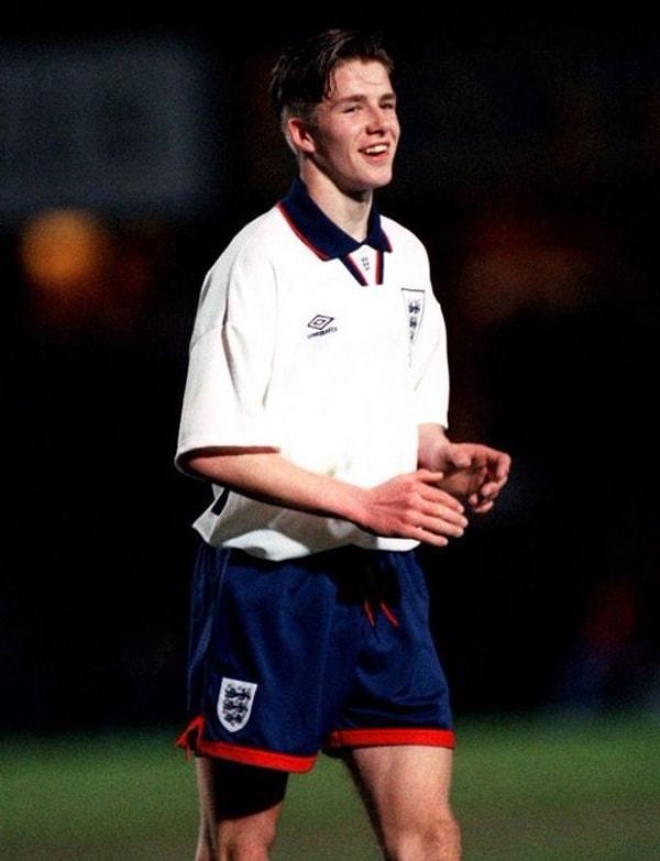 5. Yıl 1993... Futbol sahnesine yavaş yavaş adım atan David Beckham...