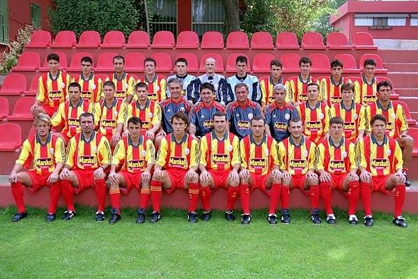 11. Sezon sonunda UEFA Kupası'nı kazanacak olan 1999/2000 sezonu Galatasaray kadrosu...