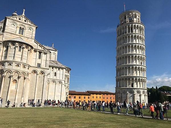 "Bir arkadaşım İtalya'ya gitti ve  Pisa Kulesi'nin  eğik olmayan fotoğrafını çekmeyi başardı!"
