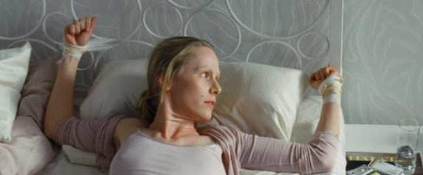 8. Goodnight Mommy (2014) filmindeki yatak sahnesi: