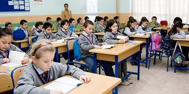 Öte yandan Milli Eğitim Bakanlığınca öğretmenlerin izinleri kısaltılabilecek.