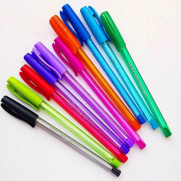 2. Not tutabileceğin kağıt ya da bir defter ve renkli kalemler.