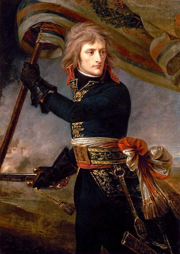 4. Napolyon kısa boylu değildi.
