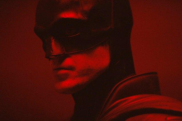 10. Matt Reeves’in yazıp yönettiği, Robert Pattinson’ın başrolünü üstlendiği The Batman üç ay ertelendi. Filmin yeni vizyon tarihi 1 Ekim 2021 olarak açıklandı.