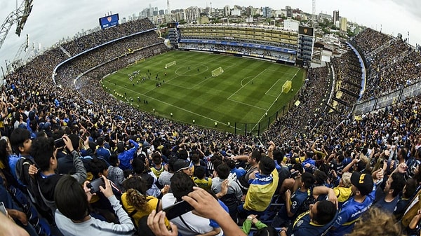 4. Arjantin Futbol Federasyonu Başkanı Nelson Tapia yaptığı açıklamada, ülkede profesyonel liglerin tamamının iptal edildiğini duyurdu.